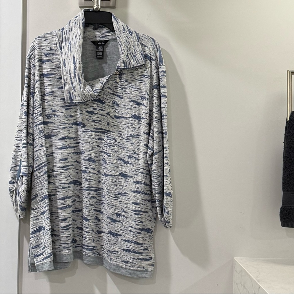 Ali Miles Blue and White Patterned Top